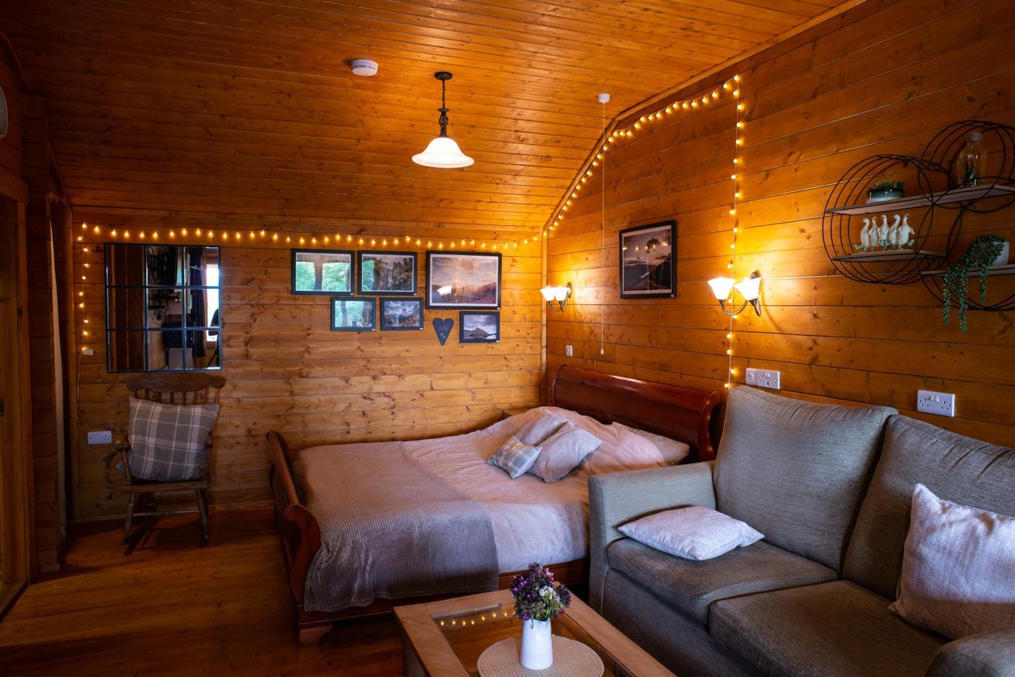Cherry Cabin - Little Log Cabin In Wales Bettws Cedewain ภายนอก รูปภาพ