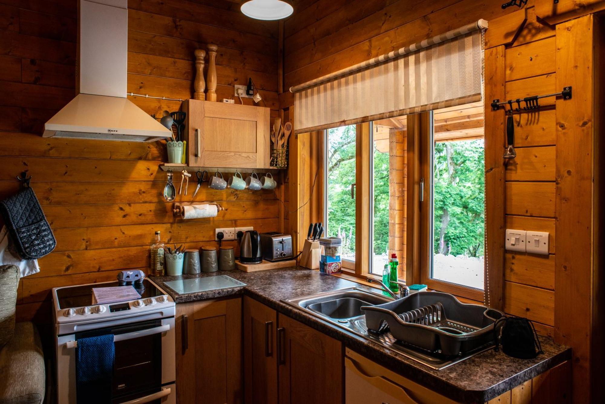 Cherry Cabin - Little Log Cabin In Wales Bettws Cedewain ภายนอก รูปภาพ